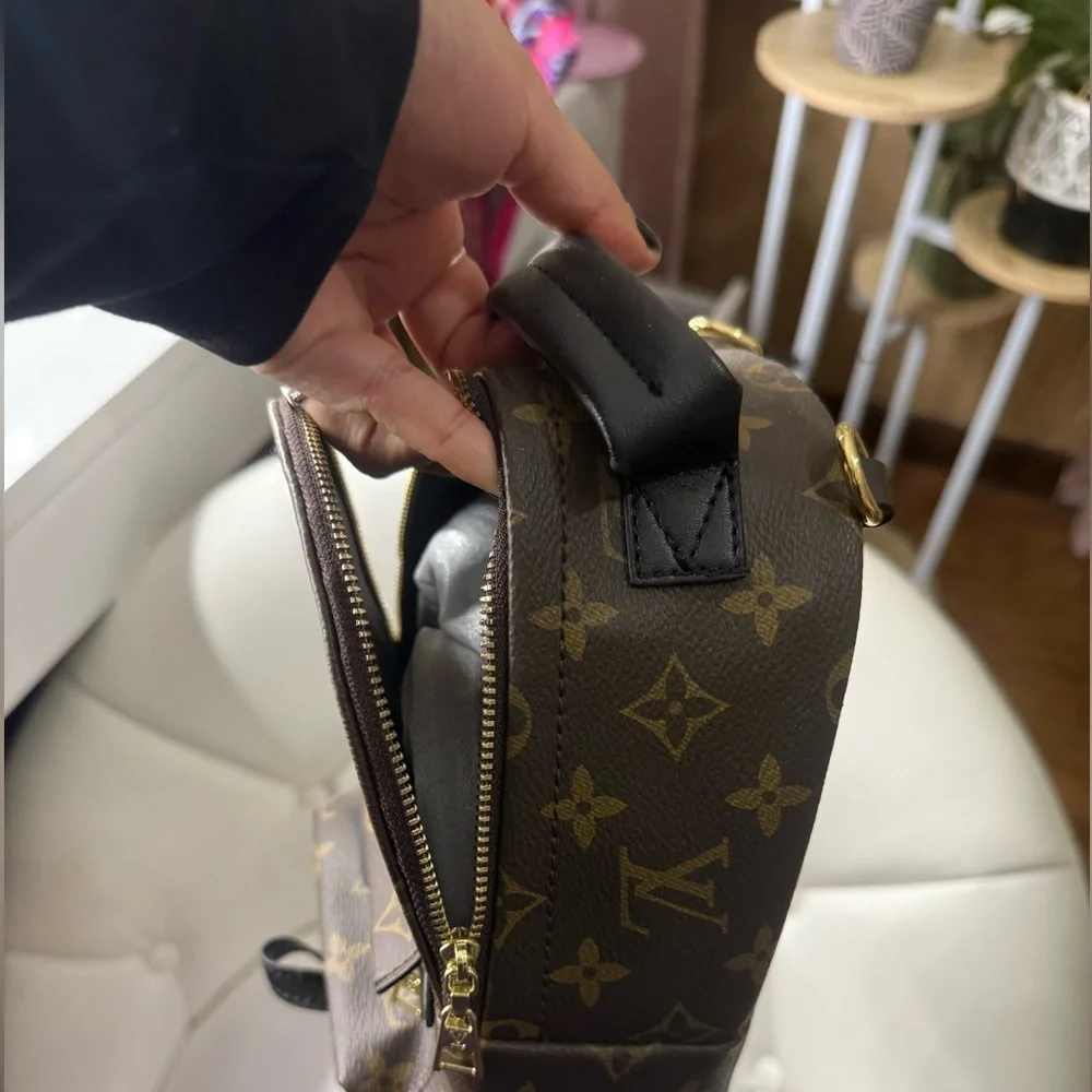 Backpack - Picture 4 of 4